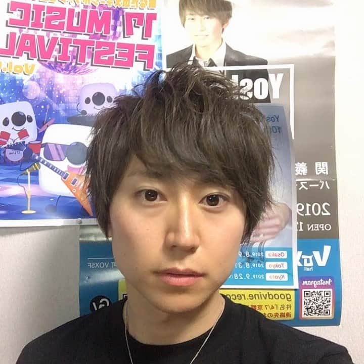 関義哉のインスタグラム：「棒読み。笑 #LIVE配信部屋にて #関義哉 #yoshiya #seki ・ #へああれんじ #へあーすたいる #haircolor #hairstyles  #haircut ・ #instagood #followme #粉我 #フォロー募集 #フォロワー増やしたい #フォロー歓迎  #follow_me #followmeplease #フォロー大歓迎  #いいね #likeforfollow #likeforlikes  #音」