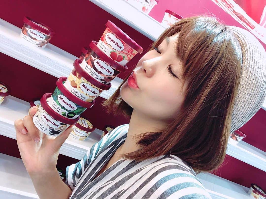 長谷川真美さんのインスタグラム写真 - (長谷川真美Instagram)「🍧💕 ・ #ハーゲンダッツ 大好き😍❤️ ・ ハーゲンダッツのパッケージが 6月にリニュアールしたの もうみんな知ってた？？？😁✨ ・ #BeautyconTokyo @beautycon  に行ってきたんだけど すっごい賑わってたよ〜👀💕 ・ お友達にもたくさん会えて 楽しかったでーす🙌💗 ・ #新ハーゲンダッツ #アイス #アイス好き #アイス好きな人と繋がりたい」6月15日 21時31分 - maami.hase