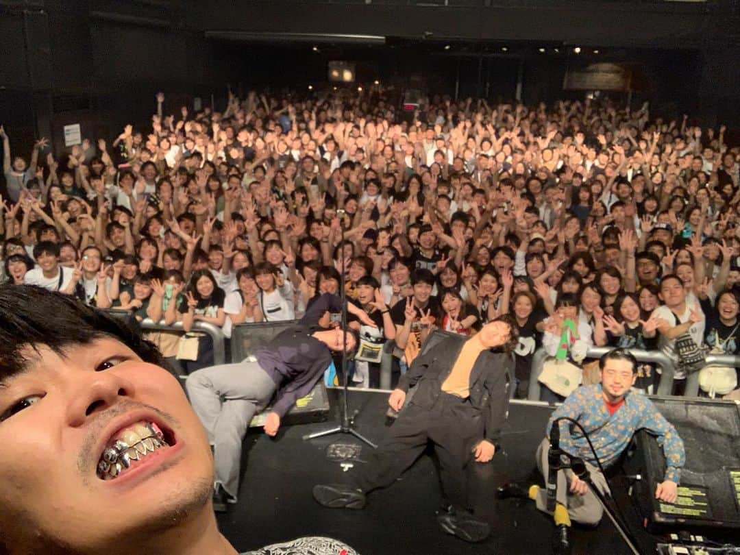 オカモトレイジさんのインスタグラム写真 - (オカモトレイジInstagram)「OKAMOTO'S 10th ANNIVERSARY LIVE TOUR 2019 "BOY" 17本目！福岡DRUM LOGOSありがとうございました！今日は出待ちBOY(多分4才くらい)に「レージ！！」と、突然叫ばれました！めちゃくちゃ嬉しかったので、もう一度言ってください！と伝え、ビデオを回したのですが、照れてなにも言ってくれませんでした！BOYでいるためには"照れ"もとても重要な要素だと学びました！勉強になります！ #オカモトークQ の方にはなにかしら特別な物をあげます！テープデッキの用意しろ😋」6月15日 21時33分 - okamotoreiji