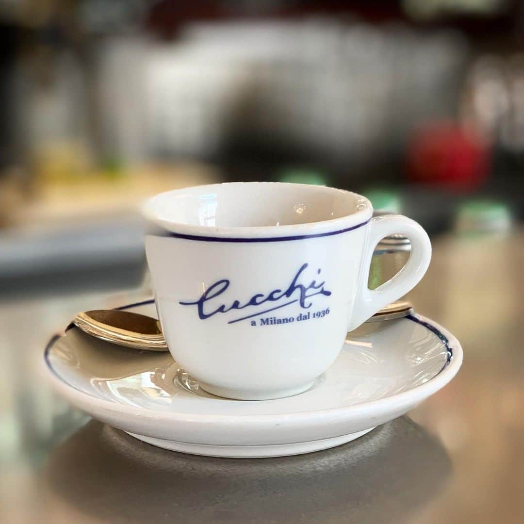 スコット・シューマンのインスタグラム：「Another great espresso cup at @pasticceria_cucchi , Milano (of course)」