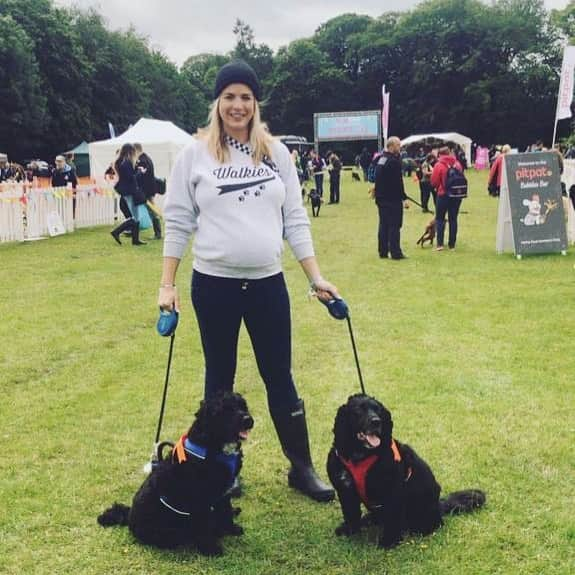 ジェマ・アトキンソンさんのインスタグラム写真 - (ジェマ・アトキンソンInstagram)「Fun morning @dog_fest at Tatton Park. Hundreds of dogs and dog lovers 🥰 Thanks to @regattaoutdoors for having us and to the wonderful @profnoelfitzpatrick for putting on such a wonderful event. See you next year! 🐶 🐶」6月15日 21時37分 - glouiseatkinson