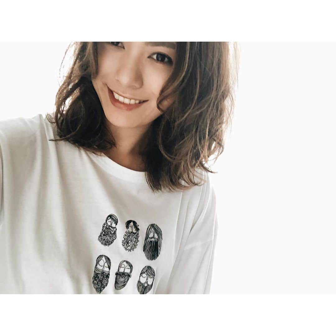金城優華のインスタグラム：「大好き @fuku_eka のおじさんシリーズ♥﻿ ﻿  展示で見て惚れちゃった ヒゲおじさんT届きました!!﻿ ﻿ ﻿ 刺繍のヒゲもじゃおじさんが﻿ なんとも言えない♥﻿ ﻿ ドロップショルダーで程よい5部丈。﻿ 肩幅広し君で﻿ 着る服を選ぶ私の身体も良い感じでカバーしてくれる。﻿ ﻿ こりゃヘビロテ確定!!﻿ ・ ・ ・ #金城優華 #tシャツ  #eka ::﻿ #おしゃれさんと繋がりたい  #↑コレ１回書いてみたかった」