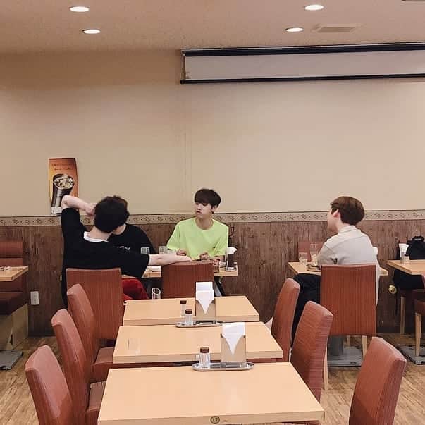 ジョンファンのインスタグラム：「독사진~~」