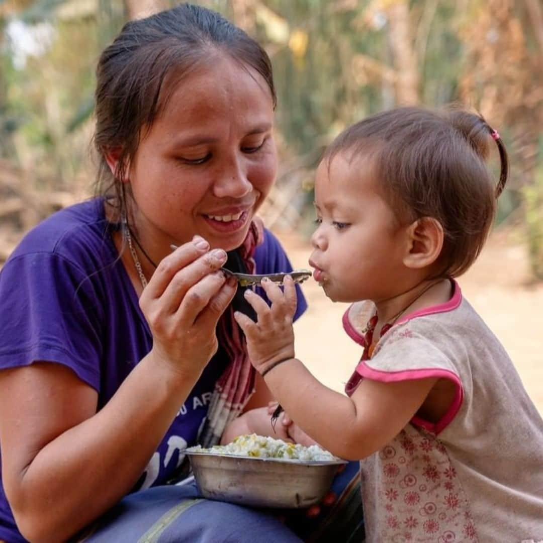 unicefさんのインスタグラム写真 - (unicefInstagram)「It’s about children. It’s about parents. It’s about time. Help us convince governments to invest in family-friendly policies. Take our poll. Link in bio. #EarlyMomentsMatter  #regram @uniceflaos 📸 © UNICEF/Laos/2019/Verweij」6月15日 21時50分 - unicef