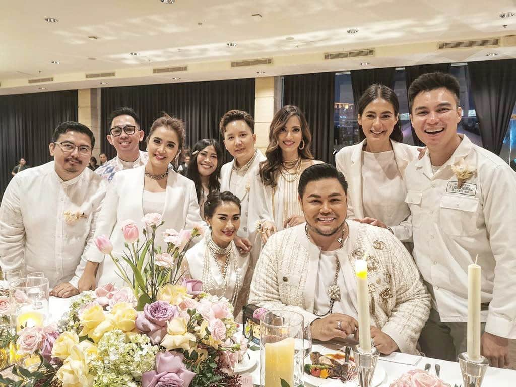 Ivan Gunawanさんのインスタグラム写真 - (Ivan GunawanInstagram)「. “ Gathering with some of my friends to joining happiness and cheers to the bride and groom to be. Once again Congratulations for your engagement dear @inijedar and @richo_kyle , we are here to always pray for your happiness “ . #ivangunawan #congratulations #engagement #jedarricho」6月15日 21時58分 - ivan_gunawan