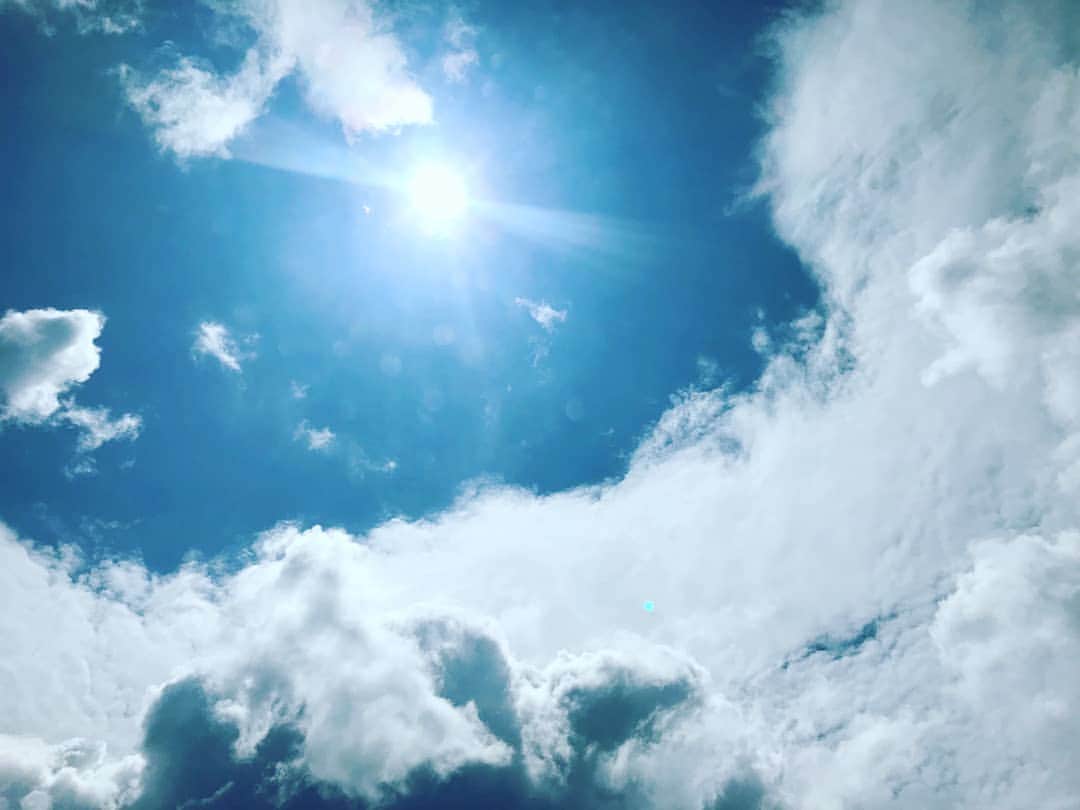 土屋太鳳さんのインスタグラム写真 - (土屋太鳳Instagram)「少し肌寒かったから 数日前のいい空を！！！ 今日は、将来のことを 考える一日でした。 これからの夜も いい時間にしようと思います🔥✨✨ どのかたも、 良い夜を⭐️✨✨」6月15日 22時02分 - taotsuchiya_official