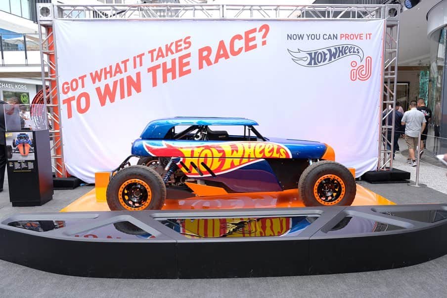 Hot Wheelsさんのインスタグラム写真 - (Hot WheelsInstagram)「🏎💨 We’ve been racing all weekend at @westfieldcenturycity to celebrate the launch of #HotWheelsid! It’s time to experience the evolution of Hot Wheels for yourself 🙌」6月16日 8時59分 - hotwheelsofficial