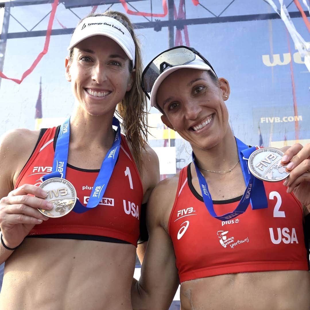 USA Volleyballさんのインスタグラム写真 - (USA VolleyballInstagram)「The race to #Tokyo2020 is heating up! Kelley Larsen/Emily Stockman 🇺🇸 won silver at the FIVB 4⭐ in Warsaw. --- Next stop for our top beach teams? World Championships in Hamburg. #GoUSA 🇺🇸💪」6月16日 7時33分 - usavolleyball