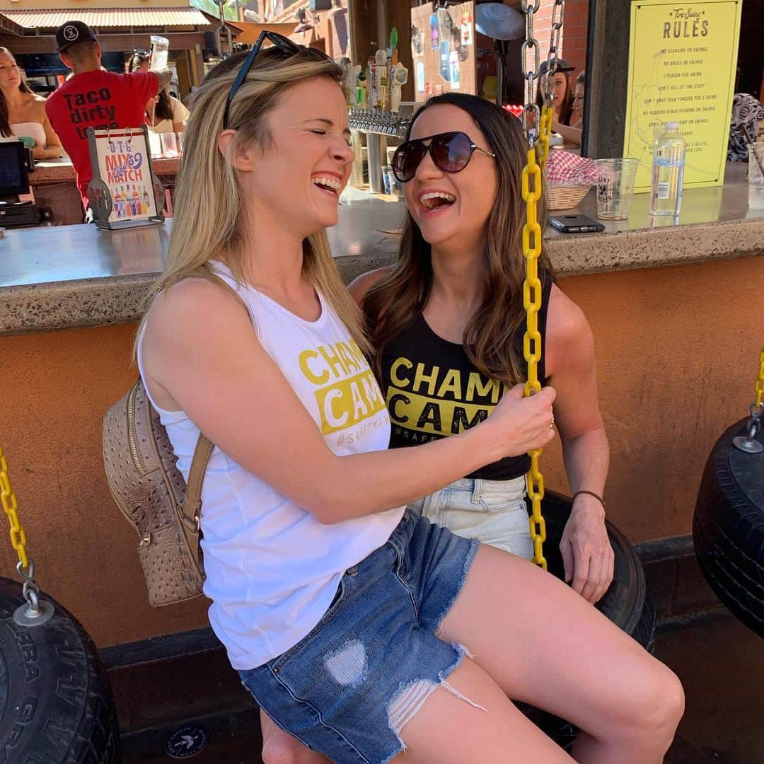 ペイジ・ローレンスさんのインスタグラム写真 - (ペイジ・ローレンスInstagram)「Happy birthday to one of my bestest friends, @abbifowler !! You laugh at my jokes (even though you try not to); you put up with (and secretly love) all the random adventures I’ve made you go on; you’ve rolled your eyes at me more times than you’ve hugged me, and although it’s like pulling teeth to get you to admit it- you love me as much as I love you!! Hehehe You’re stuck with me until the end, and I can’t wait to grow old with you and live in the same retirement home 🏡 👵🏻👵🏻 Cheers to you (and your last year before you’re THIRTY!).」6月16日 7時56分 - paigehlawrence