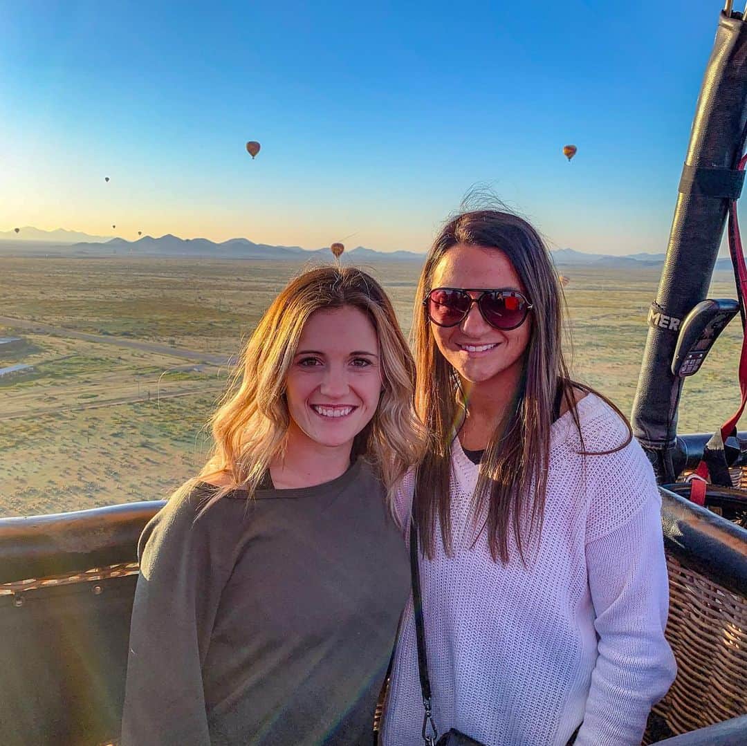ペイジ・ローレンスのインスタグラム：「Happy birthday to one of my bestest friends, @abbifowler !! You laugh at my jokes (even though you try not to); you put up with (and secretly love) all the random adventures I’ve made you go on; you’ve rolled your eyes at me more times than you’ve hugged me, and although it’s like pulling teeth to get you to admit it- you love me as much as I love you!! Hehehe You’re stuck with me until the end, and I can’t wait to grow old with you and live in the same retirement home 🏡 👵🏻👵🏻 Cheers to you (and your last year before you’re THIRTY!).」