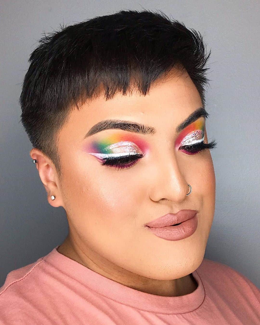 M·A·C Cosmetics Canadaさんのインスタグラム写真 - (M·A·C Cosmetics CanadaInstagram)「Ever wonder what’s at the end of the rainbow? It’s M·A·C Artist @artistrybyjeremy and his sickening smoky eye! 🏳️‍🌈 🏳️‍🌈 🏳️‍🌈 #MACLOVESPRIDE」6月16日 8時00分 - maccosmeticscanada