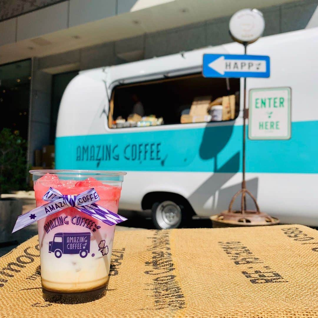 AMAZING COFFEEさんのインスタグラム写真 - (AMAZING COFFEEInstagram)「. 👘YOKOHAMA BAY with LIVE LOVE LAUGH🚐💭 . 本日、おかげさまで横浜店は2周年を迎えました(^o^)v . いつもたくさんのお客様に応援していただき、感謝の気持ちでいっぱいです🤲✨ . 3年目もたくさんのワクワクをお届けしますので、ハイカラな横浜店をぜひよろしくお願い致します💁‍♂️✨ . #AMAZINGCOFFEE #coffee #YOKOHAMABAY #LIVELOVELAUGH #AMeCO #アメコ #横浜 #ハイカラ」6月16日 8時04分 - amazing_coffee_official