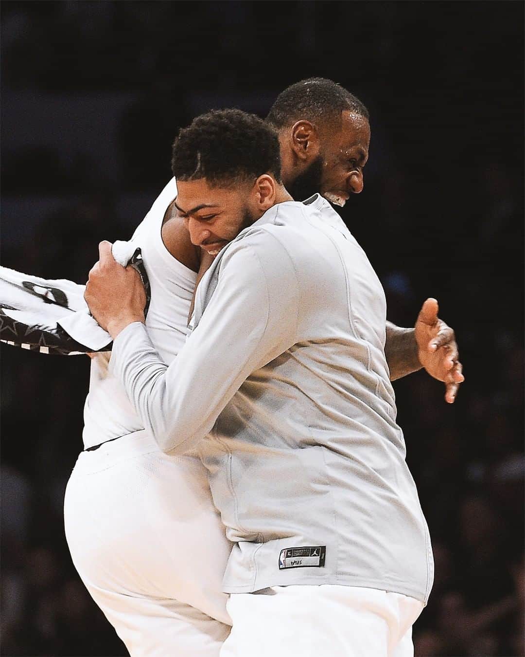 HYPEBEASTさんのインスタグラム写真 - (HYPEBEASTInstagram)「@hypebeastsports: @wojespn reports that @antdavis23 will join @kingjames as a member of the Los Angeles @lakers next season after being traded for Lonzo Ball, Brandon Ingram, Josh Hart and three first round draft picks. Who won the trade? Does this make the Lakers a contender in the Western Conference now? Sound off in the comments. Photo: Kevork Djansezian/Getty Image」6月16日 8時06分 - hypebeast