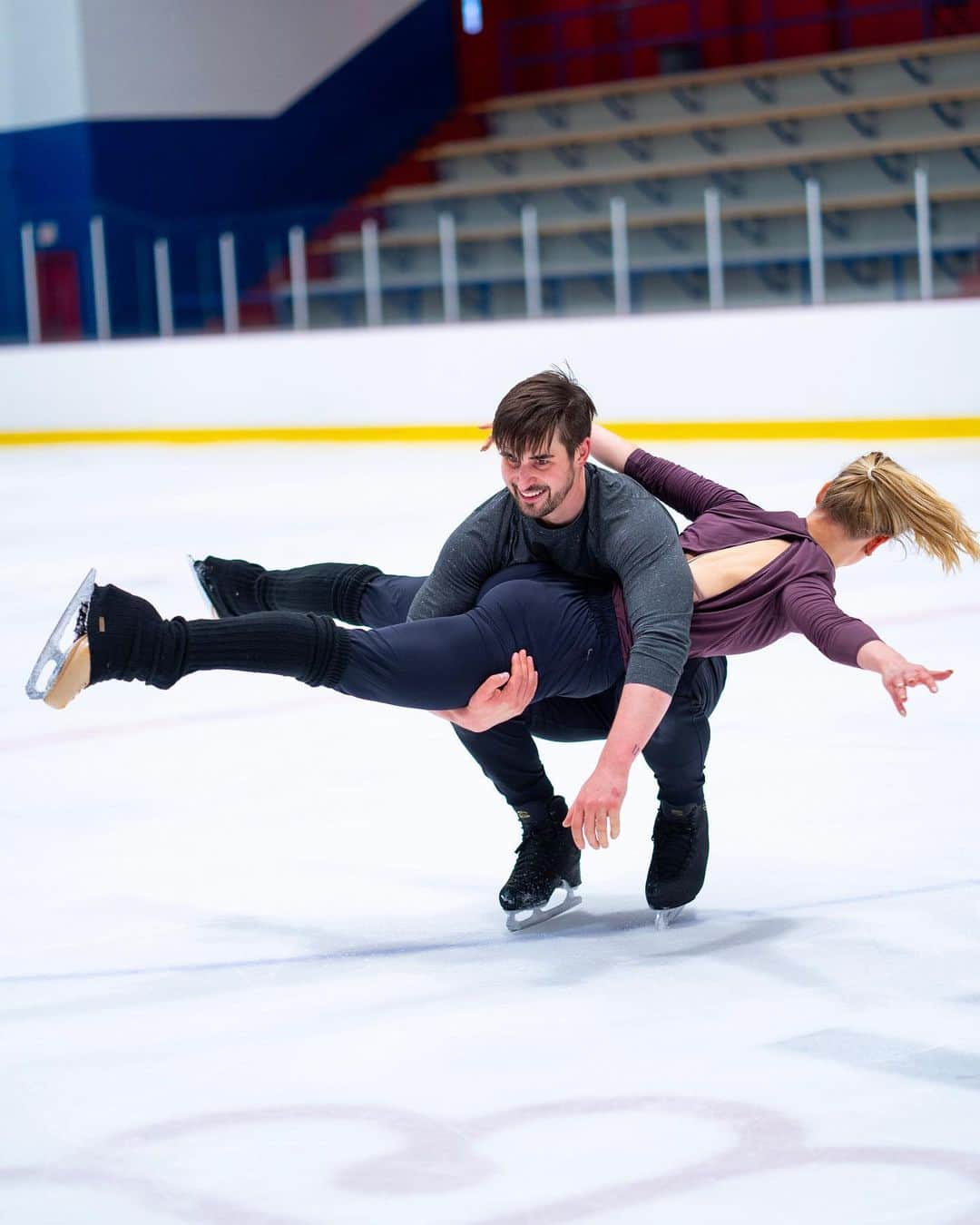 マディソン・ハベルさんのインスタグラム写真 - (マディソン・ハベルInstagram)「Sometimes we are serious, but it doesn’t last long 😜 . 📸 @oniceperspectives  #photography #skating #sport #athlete #🍑 Shirt : @lululemon  Pants : @nikewomen  Leg warmers : @moirsskateshop」6月16日 8時16分 - splashmadison