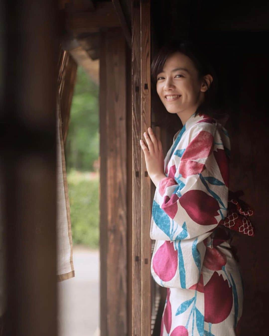 田中美晴さんのインスタグラム写真 - (田中美晴Instagram)「今日は暑くなりそうですね。 夏、浴衣着て花火見に行きたいなっ🏵 ＊ I want to go to the fireworks festival this summer. ＊ 今年夏天我想去看烟花大会！  #花火 #浴衣  #烟花 #夏祭り  #fireworks #photography #portrait #写真 #ポートレート #撮影」6月16日 8時49分 - tnk_miharu