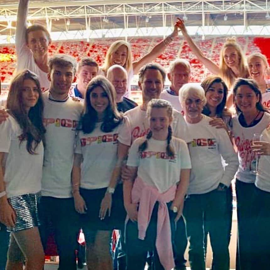 F1さんのインスタグラム写真 - (F1Instagram)「Spice Girls’ biggest fans out in force at Wembley. But which Spice is which...? 🤔😂 . 📸 x @christianhornerofficial #Regram #Repost . #F1 #Formula1 #SpiceGirls #Verstappen #Gasly @redbullracing @maxverstappen1 @pierregasly @therealgerihalliwell @spicegirls」6月15日 23時58分 - f1