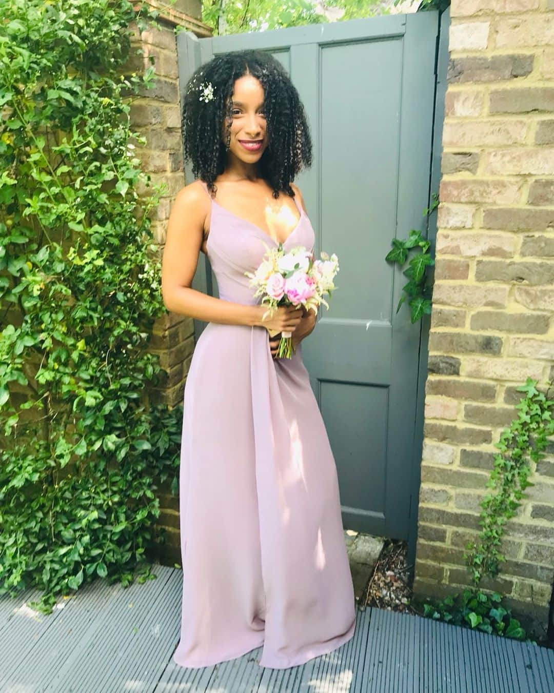 リアン・ラ・ハヴァスのインスタグラム：「Always a bridesmaid...🤗」