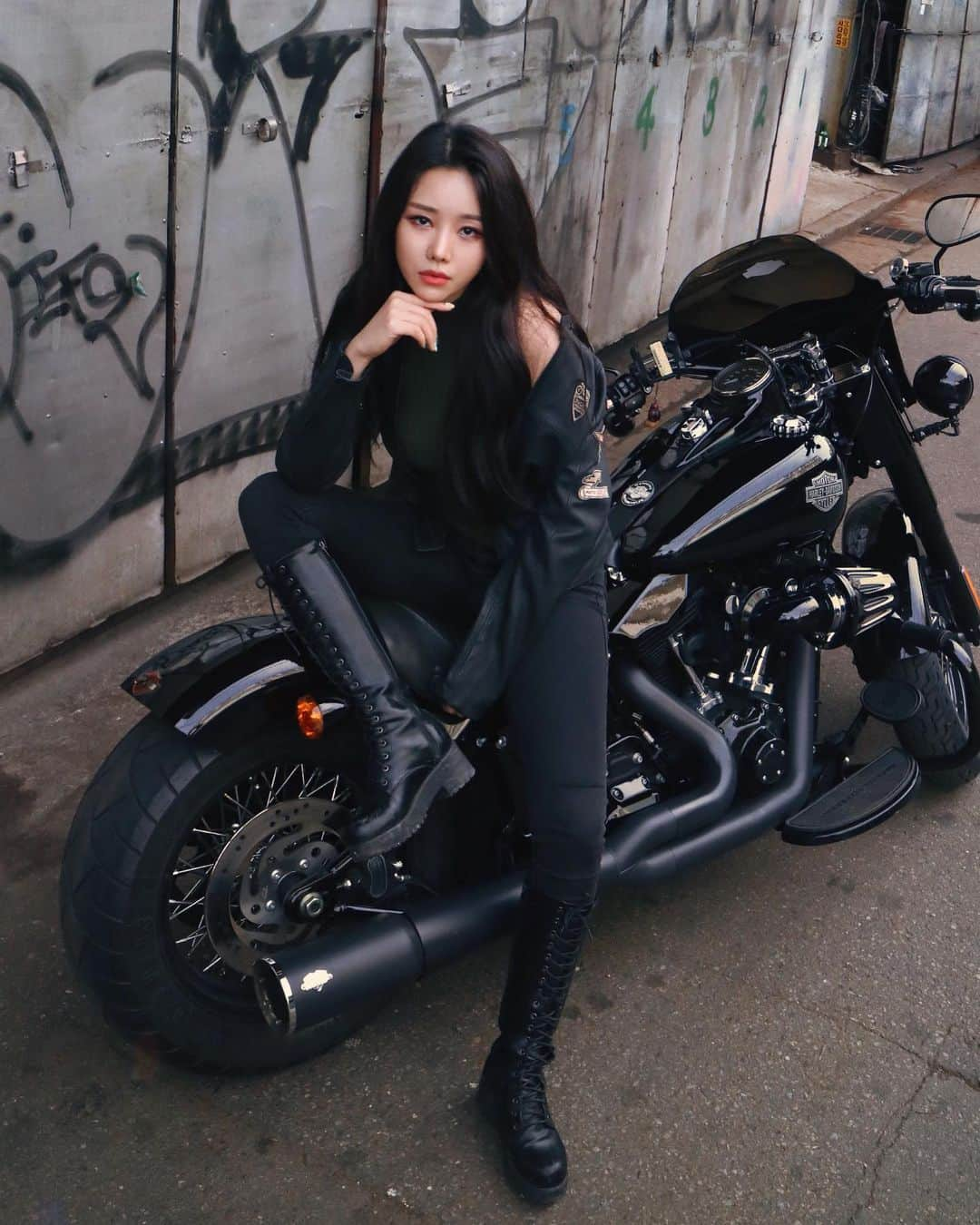 ジユルさんのインスタグラム写真 - (ジユルInstagram)「Far.. faraway  Always want to ride  #Harleydavidson #softailslim」6月15日 23時53分 - jiyul_7