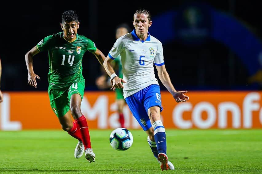 フィリペ・ルイスさんのインスタグラム写真 - (フィリペ・ルイスInstagram)「Brasil 3x0 Bolívia 🇧🇷💚💛 📸 @crisandujarphoto」6月15日 23時54分 - filipeluis