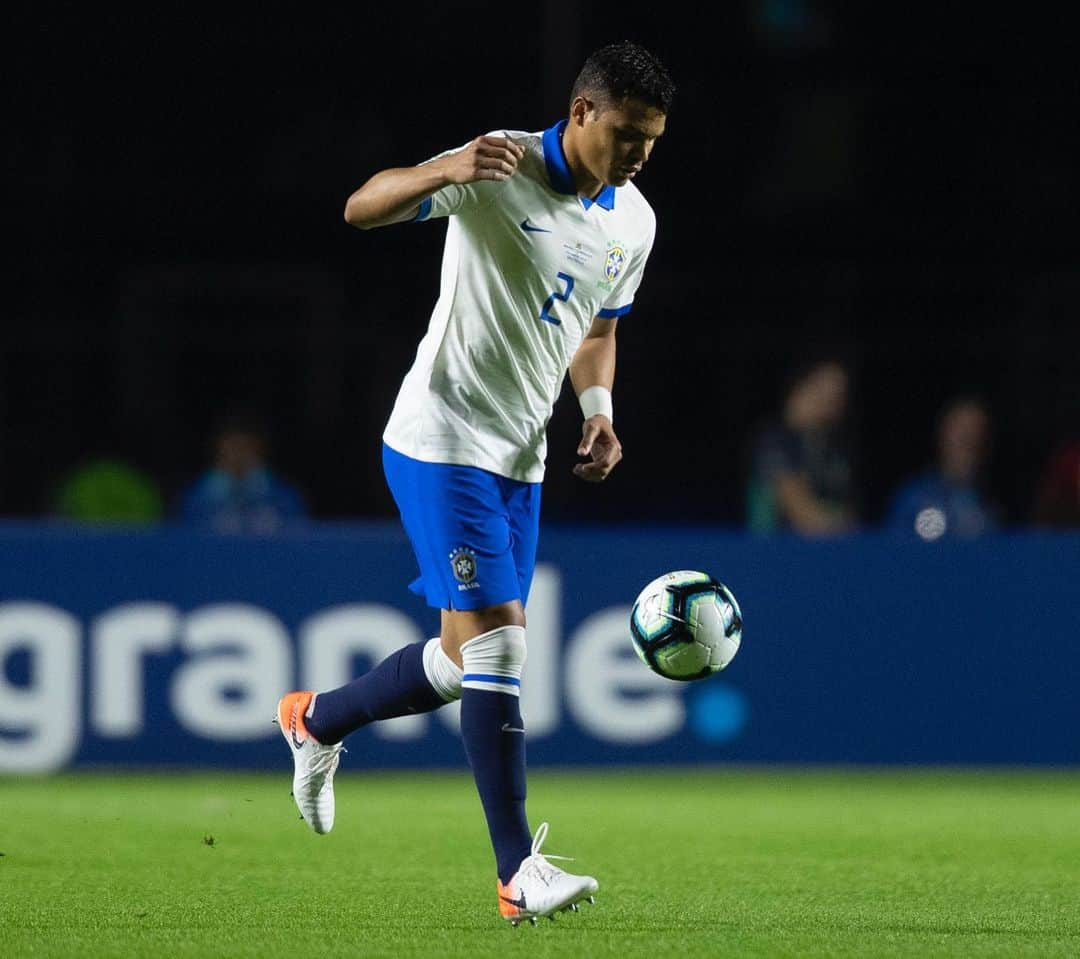 チアゴ・シルヴァさんのインスタグラム写真 - (チアゴ・シルヴァInstagram)「Deus , tua presença é a força que nos matem de pé !! @cbf_futebol 🙏🙏」6月16日 0時04分 - thiagosilva