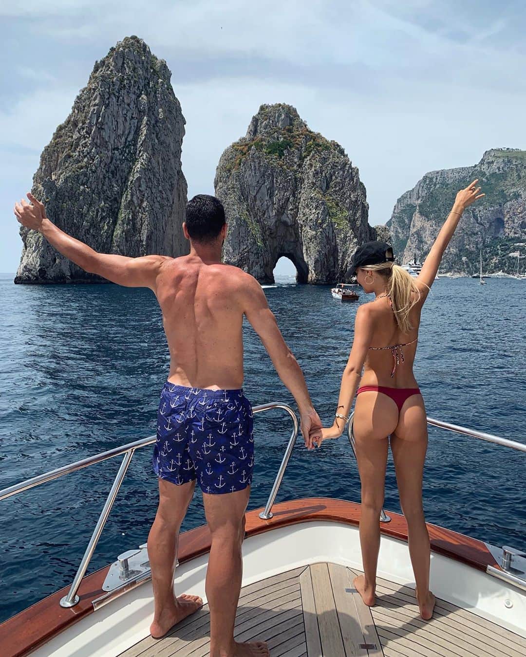 ヴィクトリア・ヴァルガさんのインスタグラム写真 - (ヴィクトリア・ヴァルガInstagram)「Always feel so blessed to travel and share special moments with the person I admire and love the most♥️ @gpelle19_official  Thank you Amore for inspiring us to focus on the positive things and to enjoy life to the fullest😇  There is no one like you.」6月16日 0時17分 - vikyvarga