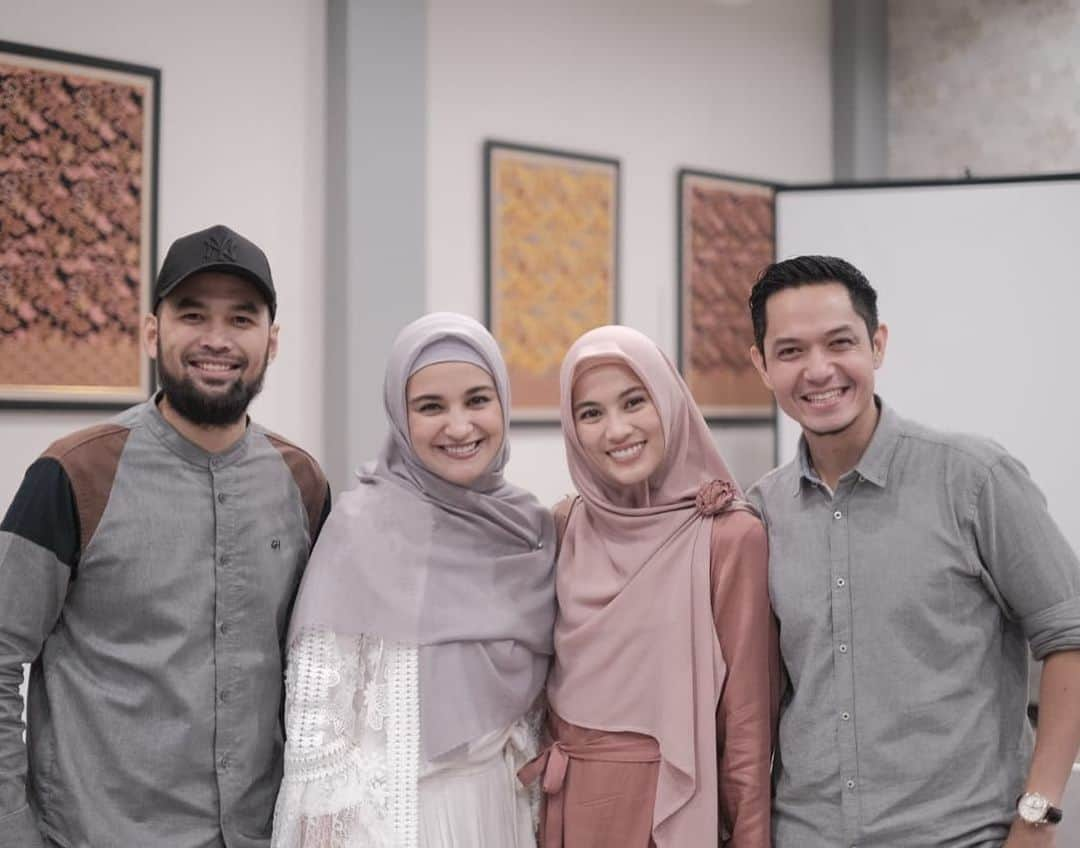 Shireen Sungkarさんのインスタグラム写真 - (Shireen SungkarInstagram)「Malam mingguuu❤️ @teukuwisnu @ichasoebandono @dude2harlino」6月16日 0時33分 - shireensungkar