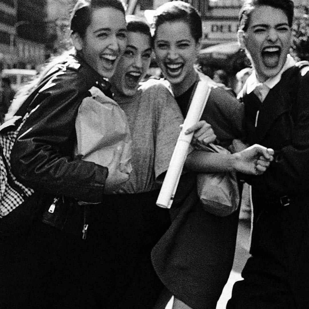 クリスティー・ターリントンさんのインスタグラム写真 - (クリスティー・ターリントンInstagram)「Happy Birthday @gailelliottofficial I always loved this photograph and spontaneous moment captured between shows on 7th  Avenue during #NYFW in the late 1980’s. Thank you @arthurelgort for always being there with your camera and for being so generous with your work. This moment may be a lifetime ago but I have the sweetest memories right now of the special time spent with these beauties all because of this single image. Miss you all @lindaevangelista & @yasminlebon 😘 PS We should totally come see you in Bali for a reunion!」6月16日 0時25分 - cturlington