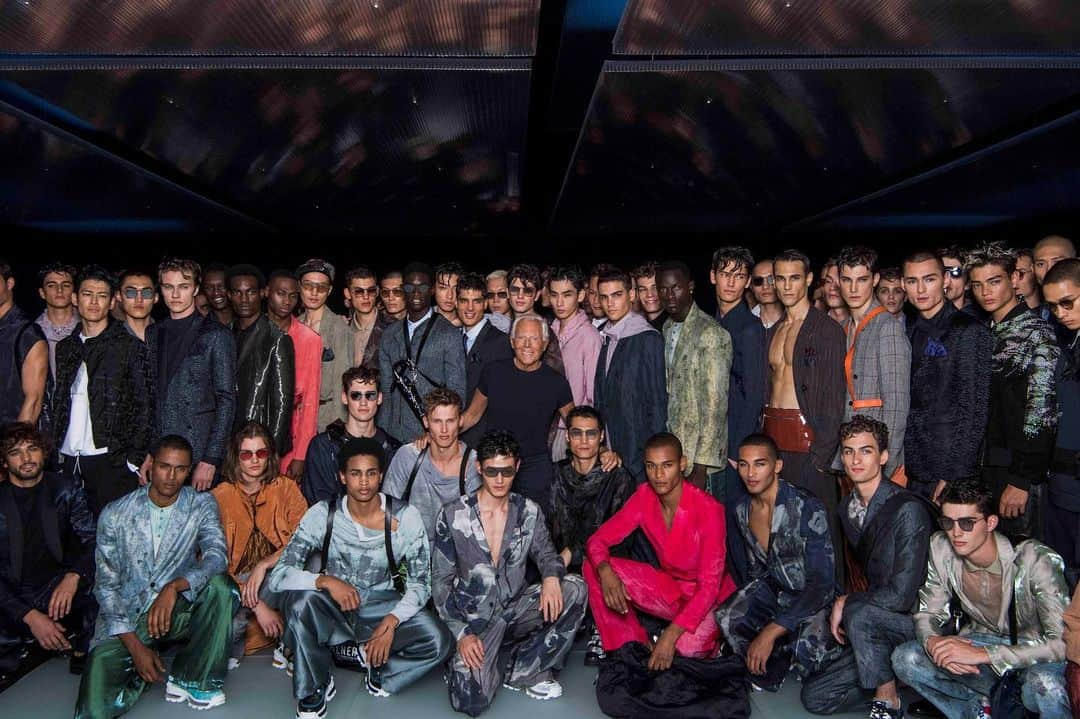 Armani Officialさんのインスタグラム写真 - (Armani OfficialInstagram)「Mr Armani with his models at the #EmporioArmani SS20 fashion show #mfw  Credits: @sgpitalia @stefanoguindani」6月16日 0時25分 - emporioarmani