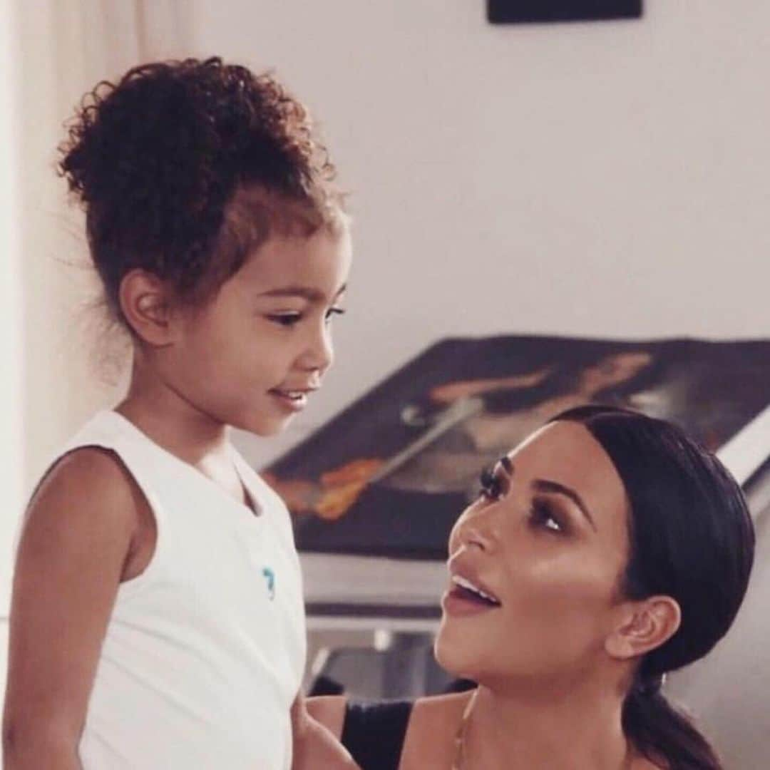 Despierta Americaさんのインスタグラム写真 - (Despierta AmericaInstagram)「@kimkardashian le dedicó este tierno mensaje a su hija #North por su cumpleaños:  Feliz cumpleaños mi dulce niña! Los últimos 6 años han sido los mejores de mi vida al criarte y verte crecer. Mami te ama por siempre y más alla! 📸: @kimkardashian」6月16日 0時35分 - despiertamerica