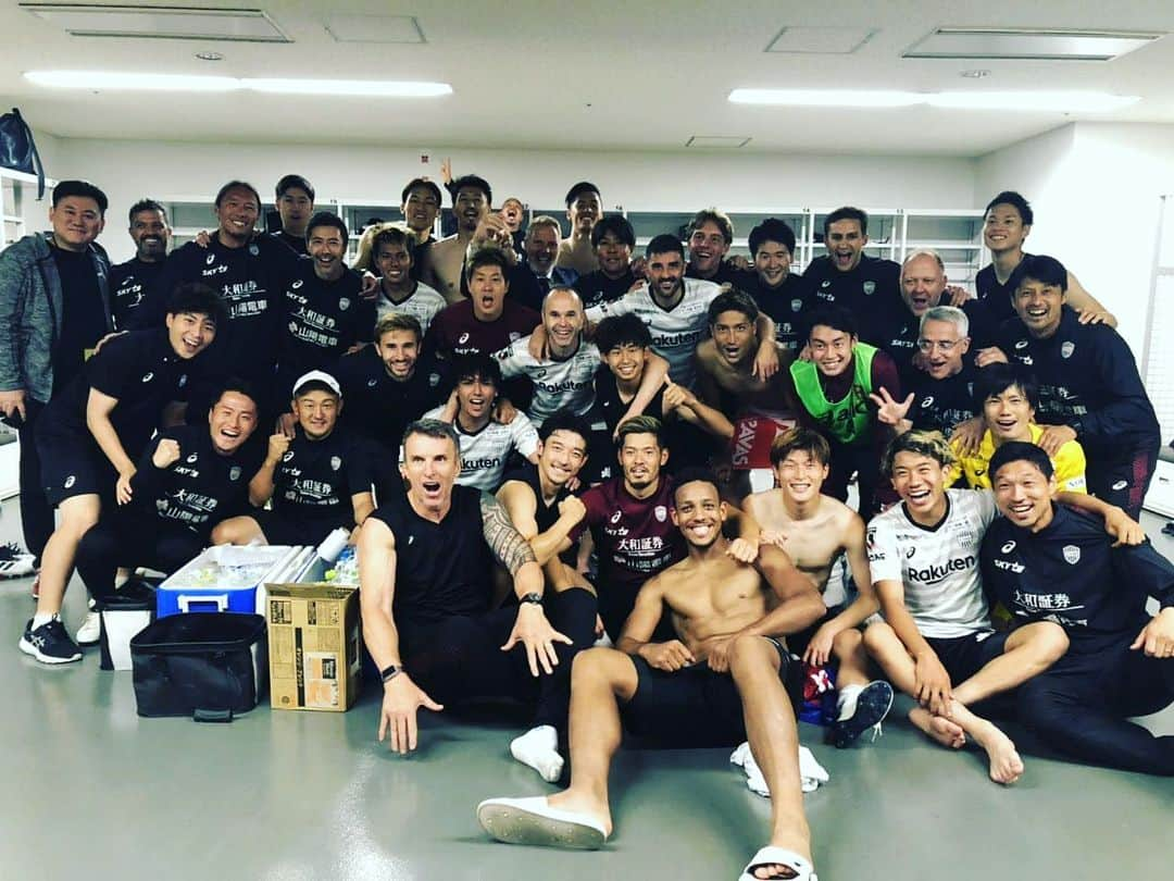 アンドレス・イニエスタさんのインスタグラム写真 - (アンドレス・イニエスタInstagram)「Grandísimo trabajo de todo el equipo!! Vamos @visselkobe 💪🏻💪🏻」6月16日 0時38分 - andresiniesta8