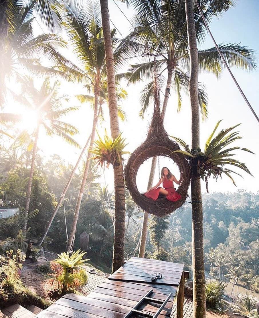 のインスタグラム：「Have a beautiful weekend 🌴 バリ島のインスタ映えスポット。 . . 📷 @leavethemap . . . #bali #indonesia #travel #yoga #lifestyle #yogamat #yogadesignlabjapan #バリ島 #インドネシア #トラベル #旅行 #ヨガ #ヨガマット #ライフスタイル #美 #自然」