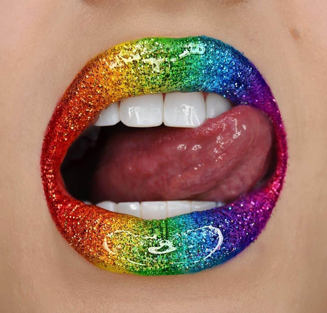 NYX Cosmeticsさんのインスタグラム写真 - (NYX CosmeticsInstagram)「Taste the rainbow 🌈💋 @minniemcgee creates this #pride inspired #glitter lip using an assortment of our Face & Body Glitters ($6.50) ✨😘 || #nyxcosmetics #nyxprofessionalmakeup #crueltyfreebeauty」6月16日 0時59分 - nyxcosmetics