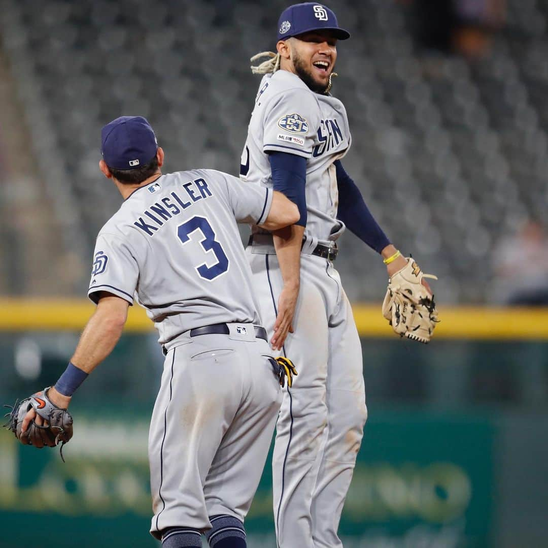 MLBさんのインスタグラム写真 - (MLBInstagram)「Down by 6 in the 9th, the @Padres won by 4 in 12. What a comeback! 😮」6月16日 0時52分 - mlb