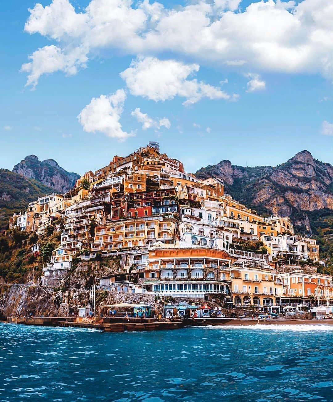 Blonde Saladさんのインスタグラム写真 - (Blonde SaladInstagram)「ON TBS SUMMER BUCKET LIST: 🍋POSITANO🍋 Who’s been there? #theblondesalad #travel #positano #bucketlist #summer2019 #dreamydestinations #beauty #italy @lesirenuse」6月16日 0時54分 - theblondesalad