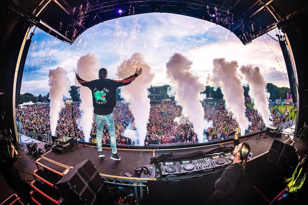 Dimitri Vegas & Like Mikeさんのインスタグラム写真 - (Dimitri Vegas & Like MikeInstagram)「Epic energy in Belfast last night」6月16日 0時56分 - dimitrivegasandlikemike