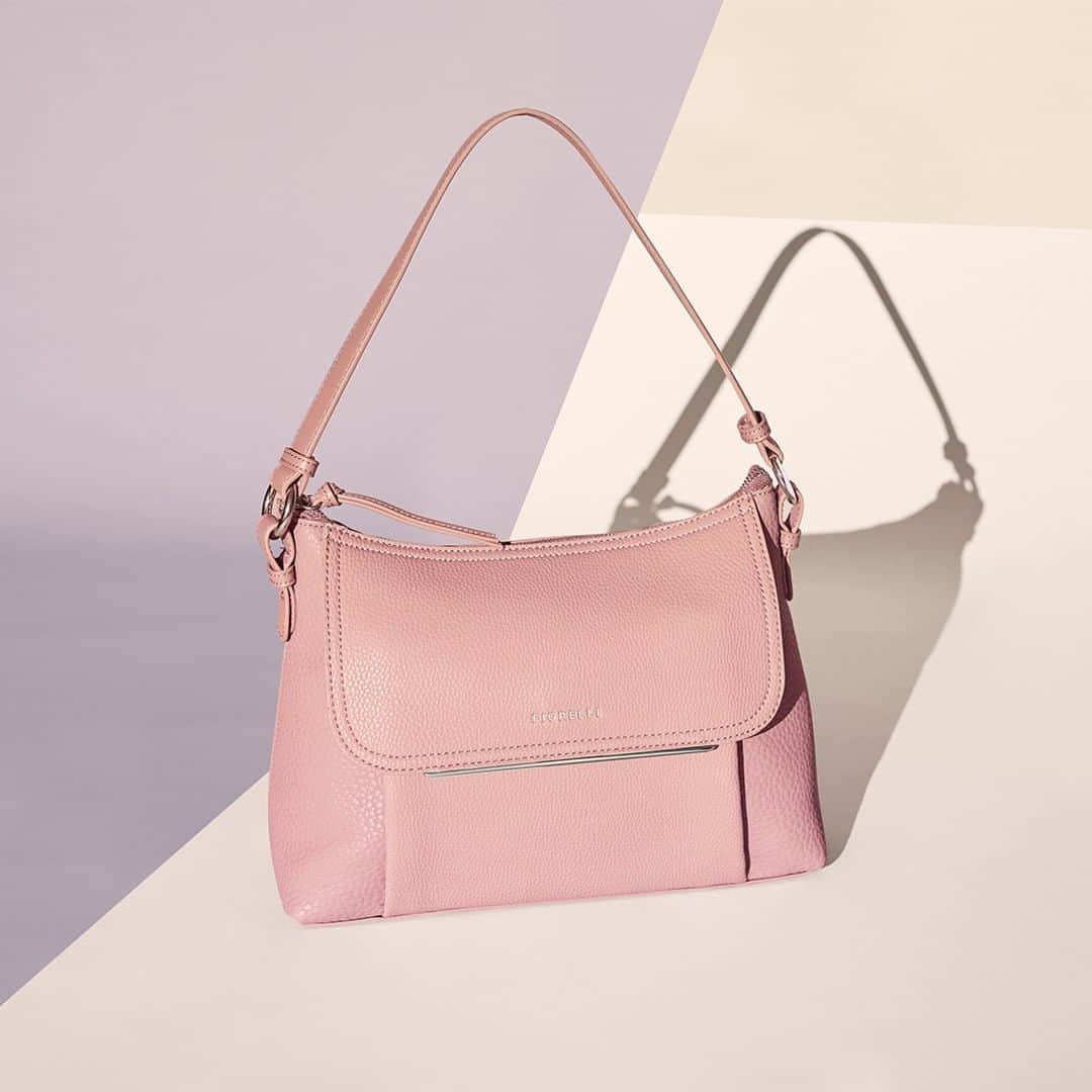 フィオレッリさんのインスタグラム写真 - (フィオレッリInstagram)「Pick pink to brighten up your accessory collection 🌸 The Ella is an elegant silhouette you can add to any outfit for effortless style. Was £59, now £41.30 #FiorelliFor #Handbags #SaleHandbags #Accessories」6月16日 1時01分 - fiorelli_bags