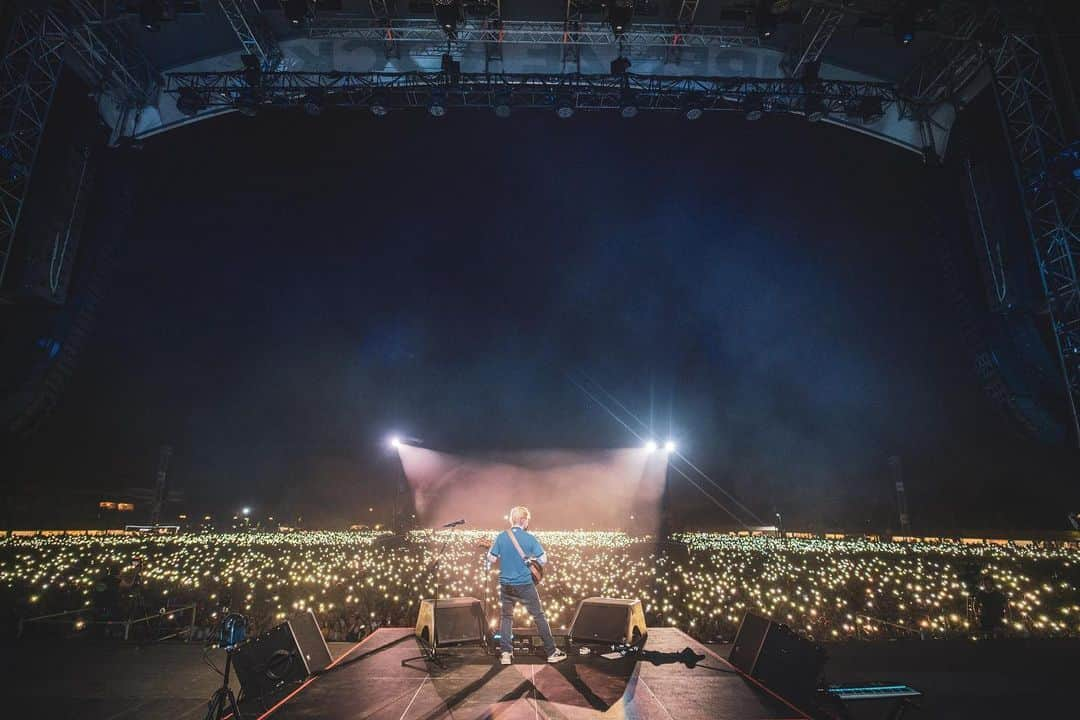 エド・シーランさんのインスタグラム写真 - (エド・シーランInstagram)「Florence ! 📸 @zakarywalters #dividetour」6月16日 1時07分 - teddysphotos