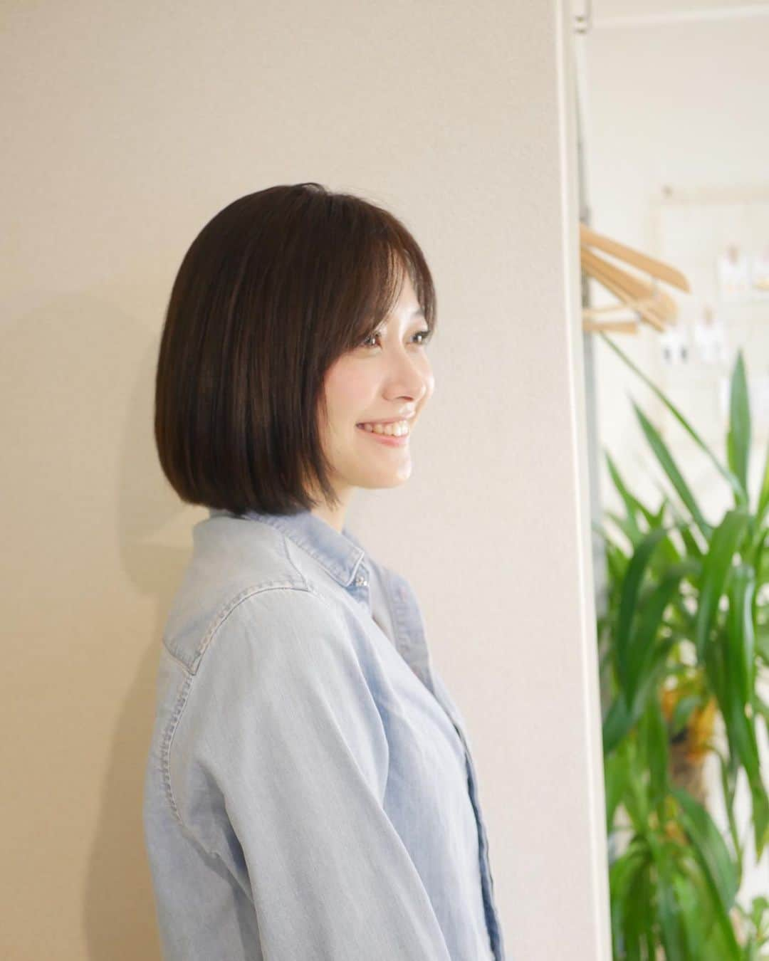 久冨慶子さんのインスタグラム写真 - (久冨慶子Instagram)「以前テレビ朝日でヘアメイクを されていて沢山お世話になってきた @hairmake_kaunaloa  に明るくなった髪を 綺麗にしてもらいました✨✨ この間はロケでも一緒で 荻山さんとのお喋りも楽しい時間です😊🙌 ＊ ＊ #素敵なカメラで撮ってもらった #前髪を切りたい衝動を #抑えてくれました笑」6月16日 1時13分 - keiko0hisatomi