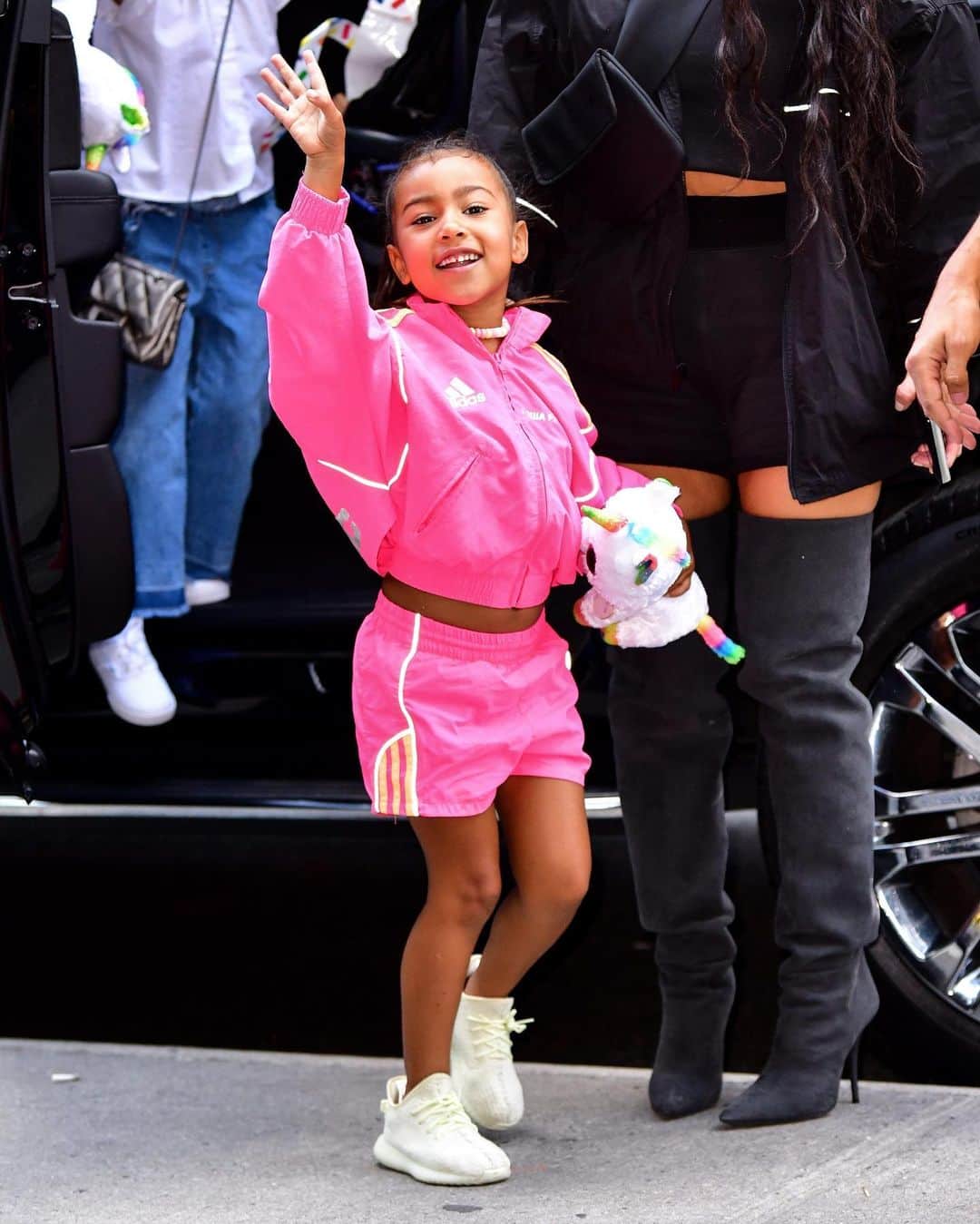 Teen Vogueさんのインスタグラム写真 - (Teen VogueInstagram)「Happy 6th birthday to North West, who perfected her effortless photo wave far before I ever did. 📸」6月16日 1時39分 - teenvogue