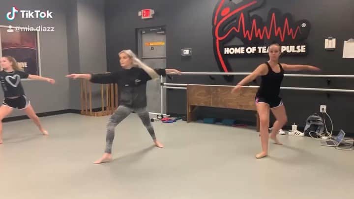 Mia Diazのインスタグラム：「Follow me on @tiktok  Mia.diazz 💥💥💥💥💥💥💥💥#tiktok #miadiaz #dance #dancemoms #kicks #tricks」
