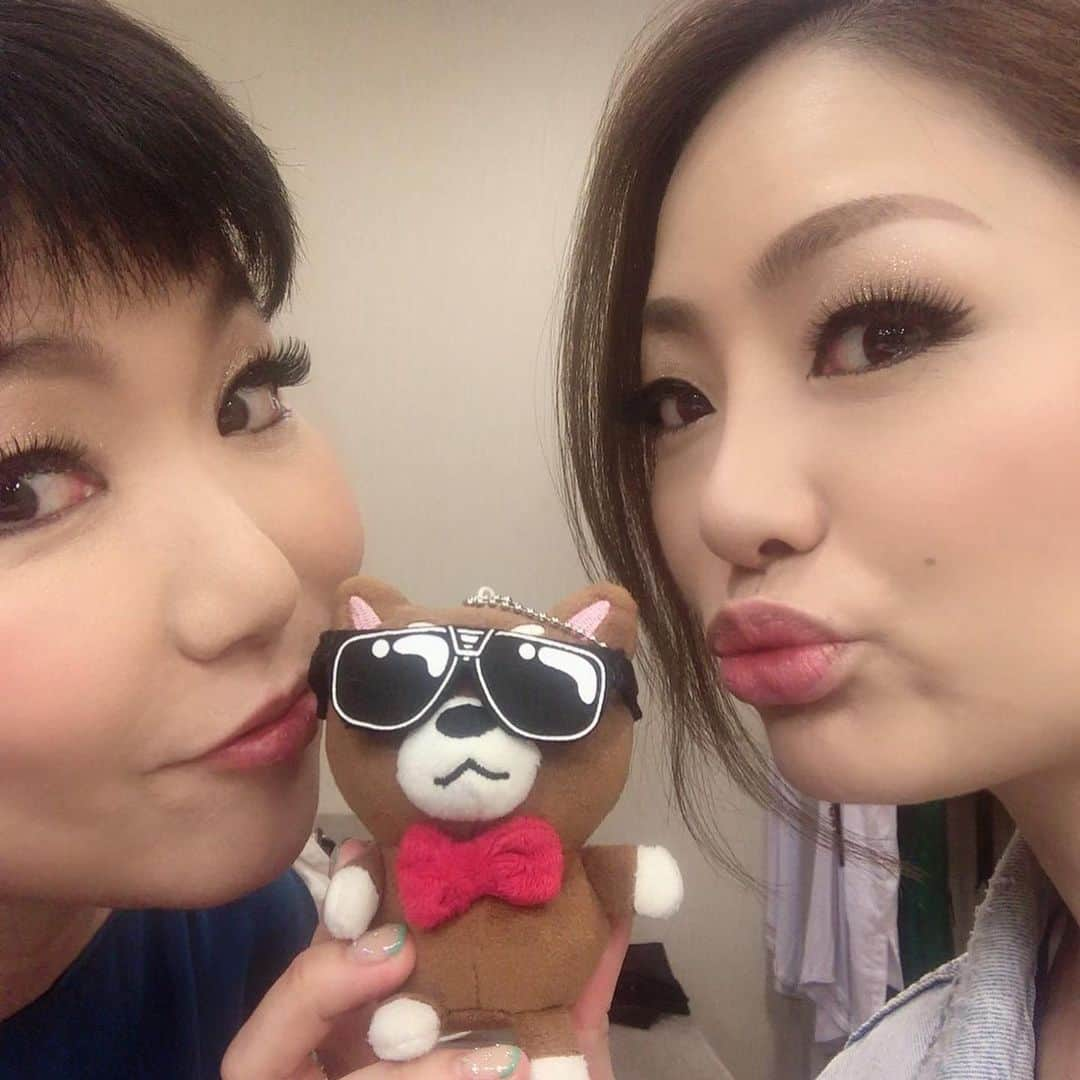 有坂美香さんのインスタグラム写真 - (有坂美香Instagram)「Days are good!!! 先日のNHKホールより #funkyflagloveparade #鈴木雅之さんのツアー再開❣️ 楽屋にて💗  #宮本美季 #有坂美香 #tourlife」6月16日 2時12分 - mikaarisaka