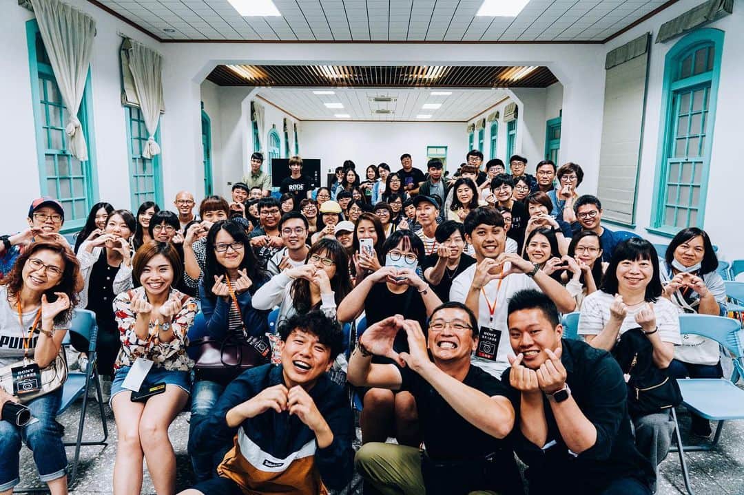 李翔のインスタグラム：「謝謝 @dingdong161  謝謝 @sonytaiwan  還有感謝特別專程過來的朋友，也感謝祕魯team團員到場支援。  應該有成功啦吼？ 看著叮咚哥拍的照片，今天對祕魯的回憶，又滿上心頭。 - #weekendmood #bbctravel #natgeo #discoverearth #taiwan #iseetaiwan #stayandwander  #natgeoyourshot #yourshotphotographer  #newyorktimes  #traveladventures  #lovetheworld  #ilovetravel #natgeotravel #夏  #日常 #gothere #summer #culturetrip #yourshot  #BeAlpha  #mylpguide #lonelyplanet  #tripcom #臺南 #SonyA7M3 #tainan #SEL24105G @sonytaiwan @sonyalpha」