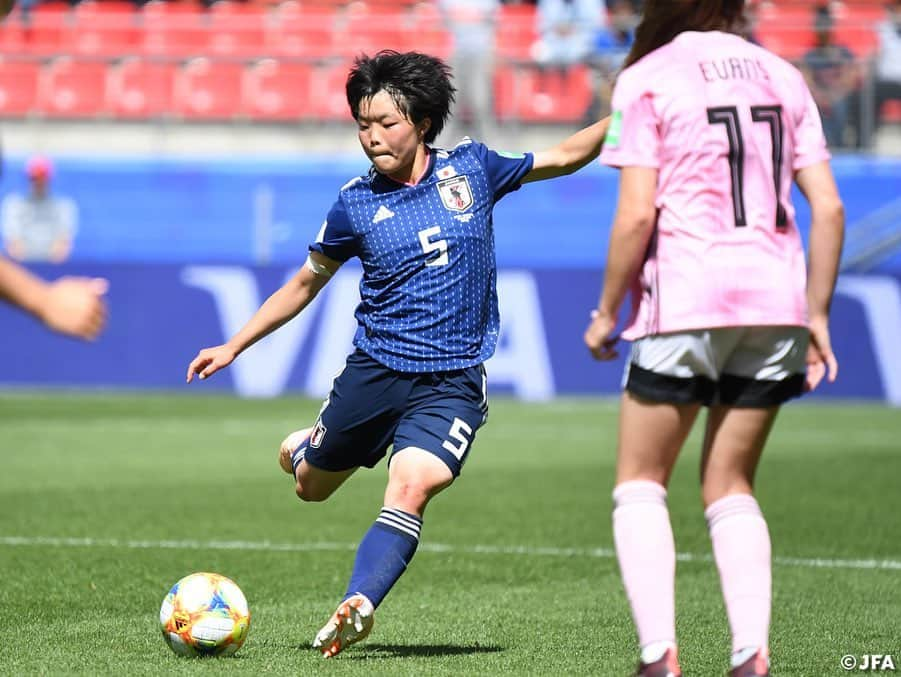 日本サッカー協会さんのインスタグラム写真 - (日本サッカー協会Instagram)「📸MATCH PHOTO ・ 6/14(金)、#なでしこジャパン はFIFA女子ワールドカップフランス2019グループステージ第二戦でスコットランドと対戦し、2-1で勝利しました！！ ・ FIFA女子ワールドカップフランス2019 📅6/14 日本時間22:00キックオフ 📍Roazhon Park #なでしこジャパン 🇯🇵 2-1 🏴󠁧󠁢󠁳󠁣󠁴󠁿スコットランド ⚽️23分 #岩渕真奈 ⚽️37分 #菅澤優衣香 ・ ✍️JFA.jpでは、活動レポートを掲載中！ ・ ＜FIFA女子ワールドカップフランス2019＞ なでしこジャパン🇯🇵試合日程  6/10 25:00｜0-0アルゼンチン🇦🇷 6/14 22:00｜2-1 スコットランド🏴󠁧󠁢󠁳󠁣󠁴󠁿 6/20 04:00｜vsイングランド🏴󠁧󠁢󠁥󠁮󠁧󠁿 📺フジテレビ系列、NHK BS、J SPORTSで生中継！ ・ #nadeshiko #世界のなでしこ #なでしこジャパン#FIFAWWC」6月16日 2時16分 - japanfootballassociation