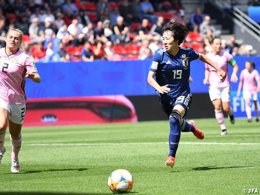 日本サッカー協会さんのインスタグラム写真 - (日本サッカー協会Instagram)「📸MATCH PHOTO ・ 6/14(金)、#なでしこジャパン はFIFA女子ワールドカップフランス2019グループステージ第二戦でスコットランドと対戦し、2-1で勝利しました！！ ・ FIFA女子ワールドカップフランス2019 📅6/14 日本時間22:00キックオフ 📍Roazhon Park #なでしこジャパン 🇯🇵 2-1 🏴󠁧󠁢󠁳󠁣󠁴󠁿スコットランド ⚽️23分 #岩渕真奈 ⚽️37分 #菅澤優衣香 ・ ✍️JFA.jpでは、活動レポートを掲載中！ ・ ＜FIFA女子ワールドカップフランス2019＞ なでしこジャパン🇯🇵試合日程  6/10 25:00｜0-0アルゼンチン🇦🇷 6/14 22:00｜2-1 スコットランド🏴󠁧󠁢󠁳󠁣󠁴󠁿 6/20 04:00｜vsイングランド🏴󠁧󠁢󠁥󠁮󠁧󠁿 📺フジテレビ系列、NHK BS、J SPORTSで生中継！ ・ #nadeshiko #世界のなでしこ #なでしこジャパン#FIFAWWC」6月16日 2時16分 - japanfootballassociation