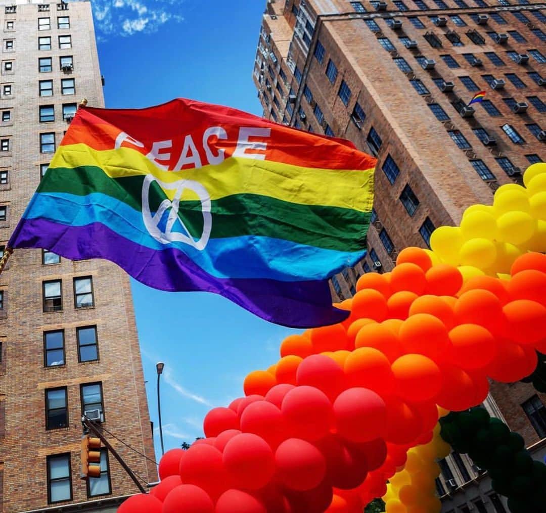 のインスタグラム：「The annual NYC Pride Parade is only 2 weeks off! Via @nycpride  #bondno9 #bondno9ny #newyork #newyorkcity #nyc #pride #nycpride #lgbtq #prideparade #worldpride #fragrance #perfume #love」