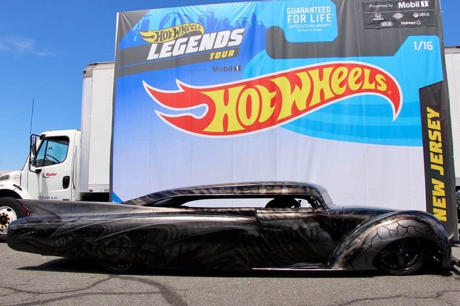 Hot Wheelsさんのインスタグラム写真 - (Hot WheelsInstagram)「New Jersey showed out today! 😎. Now let’s hear it for Mike Calderone and the Kargoyle, his custom ride that combines a ‘48 Chevy Pickup with a ‘60 Cadillac. Whoa....😱 Thank you so much for making the Hot Wheels Legends Tour amazing🧡💙 We’ll see you in the Motor City for the next stop of the #HotWheelsLegends Tour.」6月16日 2時21分 - hotwheelsofficial