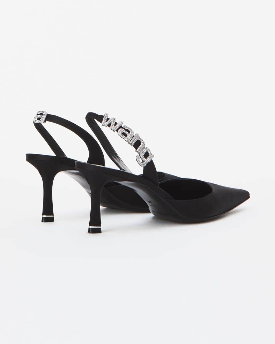 アレキサンダー・ワンのインスタグラム：「A (Wang) for effort. - The new Grace slingback heel is here—find it on alexanderwang.com.」