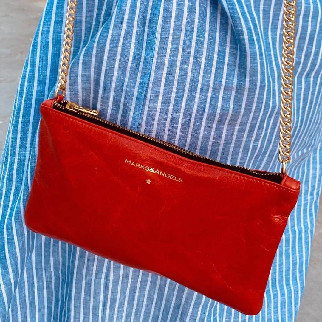 Alessia Marcuzziさんのインスタグラム写真 - (Alessia MarcuzziInstagram)「Ecco la mia nuova Laurina bag, dedicata ad una persona speciale che mi segue da anni nel mio lavoro con amore e tanta pazienza @laurinacuppini ❤️ Ti voglio bene amica mia, sei speciale! Fra pochi giorni sara’ online solo su www.marksandandels.it in tanti colori per le vostre serate estive!!! #marksandangels #marksandangelsbyalessiamarcuzzi #laurina #madeinitaly」6月16日 2時34分 - alessiamarcuzzi