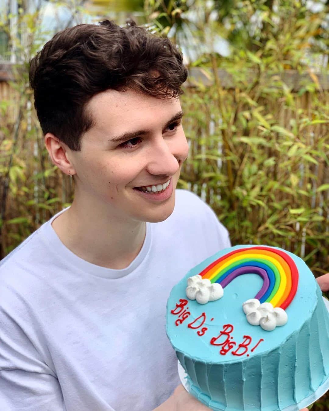 ダニエル・ハウウェルのインスタグラム：「my most appropriate yet inappropriate birthday cake yet」