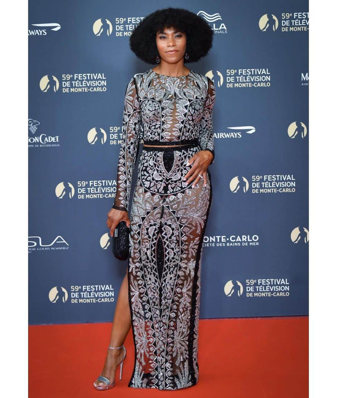 Kelly McCrearyさんのインスタグラム写真 - (Kelly McCrearyInstagram)「Last night’s look to kick off the 49th Annual Monte-Carlo Television Festival!! Styled by: @lisaandtylerj! 👏🏾👏🏾 Top/Skirt- @labourjoisie Bag- @onnaehrlich Shoes- @pollicelee @3publicrelations Makeup- @bridjett_makeup Hair by the magician @marjthestylist 🖤🖤」6月16日 2時38分 - seekellymccreary